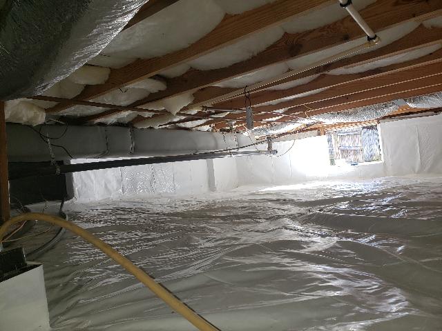 Encapsulated crawlspace with moisture control